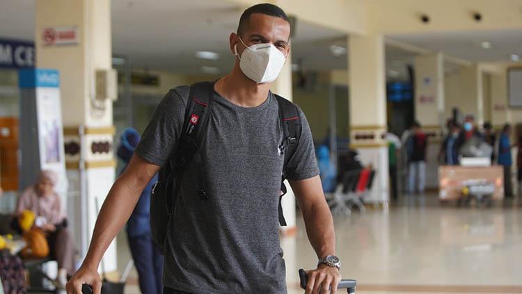 Pemain asing Persiraja asal Brasil, Leo Lelis, telah tiba di Banda Aceh, Sabtu (05/06/21) sore. - INDOSPORT