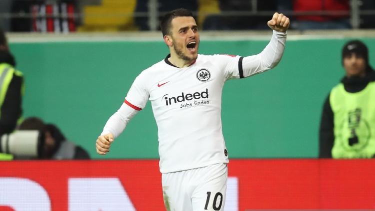 Melihat 3 fakta nyeleneh Filip Kostic yang kini merapat ke Juventus. Foto: Alex Grimm/Bongarts/Getty Images.
