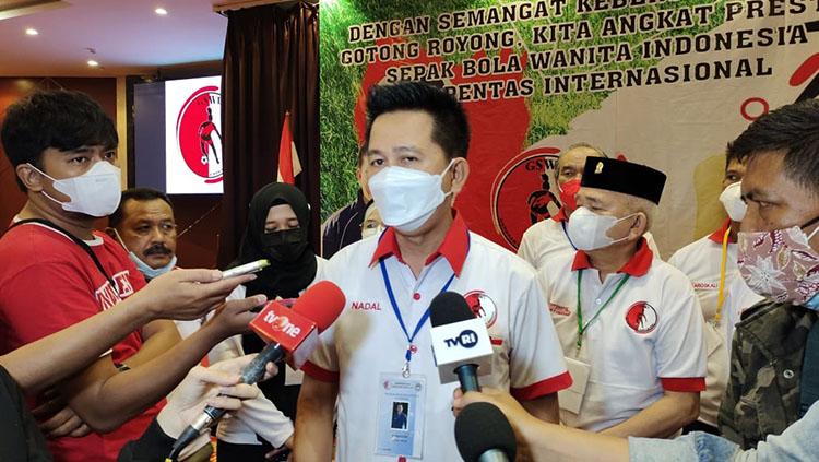 Nadalsyah saat diwawancarai.