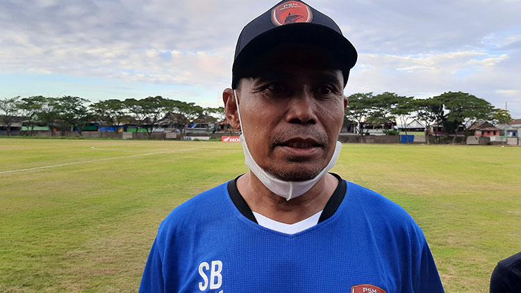 Pelatih interim PSM Makassar, Syamsuddin Batola. - INDOSPORT