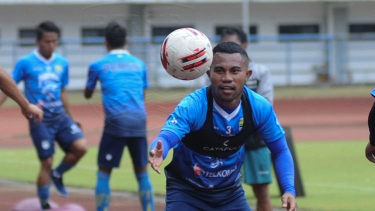 Bek sayap Persib Bandung, Ardi Idrus, saat berlatih beberapa waktu lalu.