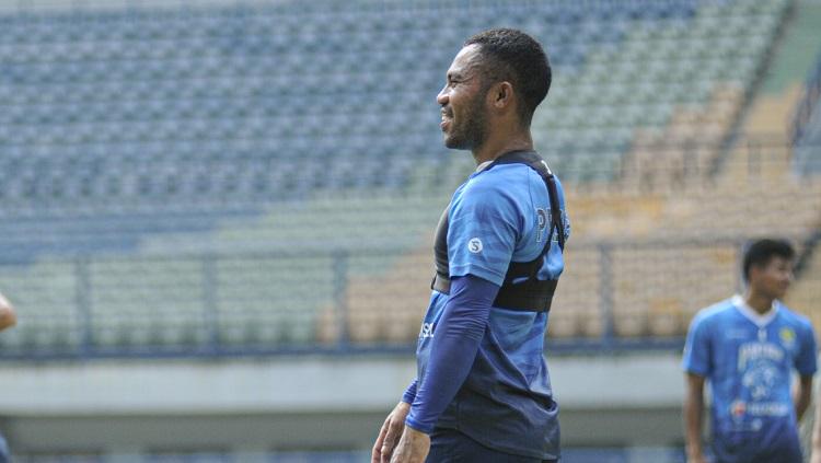 Bek sayap Persib Bandung, Ardi Idrus, saat berlatih beberapa waktu lalu.