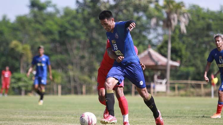 Latih tanding Arema FC vs PS Hizbul Wathan dengan skor 4-2.
