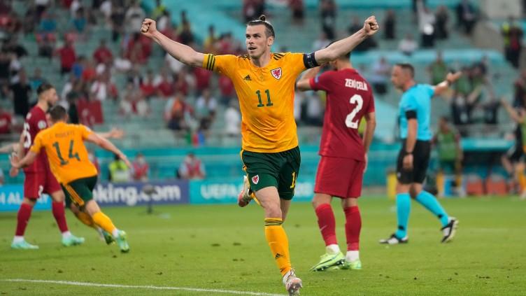 Gareth Bale merayakan kemenangan Wales atas Turki dalam lanjutan Euro 2020 - INDOSPORT