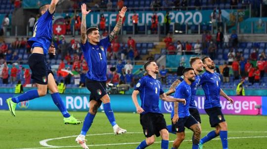 Selebrasi yang dilakukan para pemain Italia setelah dipastikan lolos ke 16 besar Euro 2020