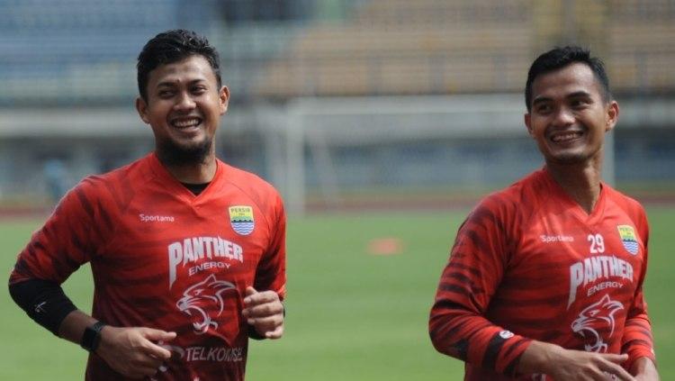 Kiper Persib, Muhammad Natshir (kiri), dan Dhika Bayangkara (kanan).