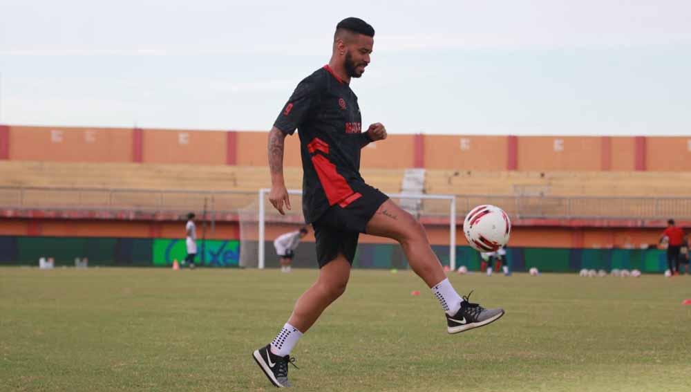 Latihan perdana Rafael Silva dengan Madura United.