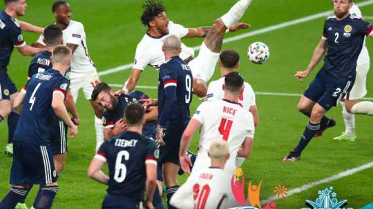 Inggris gagal mengalahkan Skotlandia di fase grup Euro 2020 usai ditahan imbang 0-0. Berikut 3 pemain yang tampil buruk dan jadi biang kerok kegagalan tersebut.