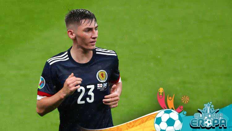 Billy Gilmour saat bermain untuk Timnas Skotlandia di Euro 2020.
