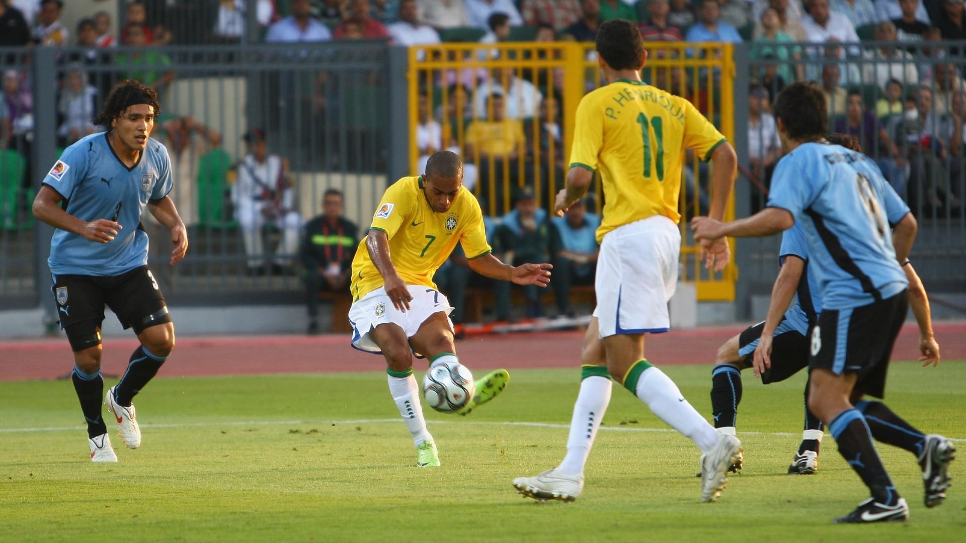Alex Teixeira saat membela Brasil melawan Uruguay di Piala Dunia U-20 2009 - INDOSPORT