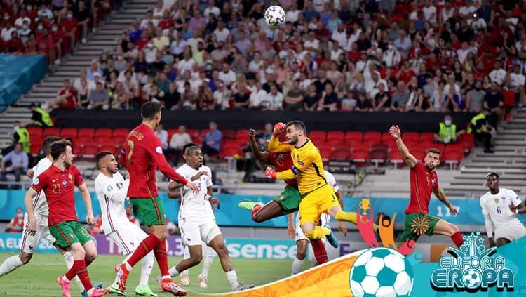 Duel pemain Portugal, Danilo, dengan kiper Prancis, Hugo Lloris, yang menyebabkan penalti.