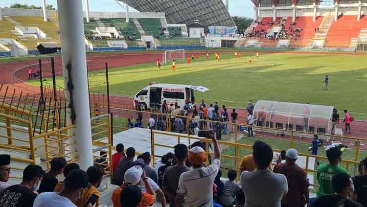 Suasana pertandingan laga uji coba Persiraja kontra PSMS di Stadion Harapan Bangsa, Banda Aceh, Minggu (27/6/21) sore.