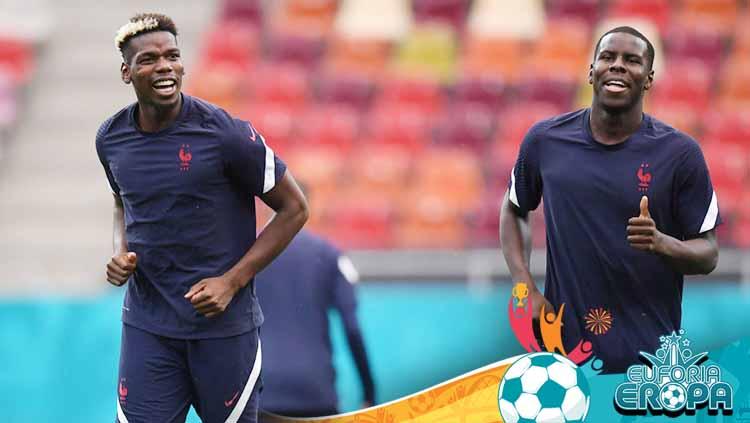 Pemain Prancis, Paul Pogba dan Kurt Zouma saat melakukan pemanasan sesi latihan di UEFA Euro 2020.