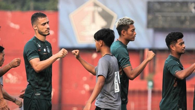 Persik Kediri akan kembali mengandalkan Arthur Felix Silva (kiri) pada Kompetisi Liga 1 musim 2022/2023 mendatang.