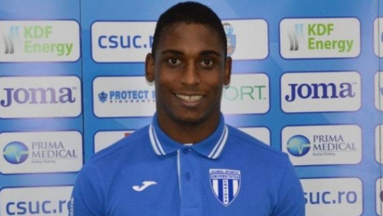 Bek anyar Arema FC,Carlos Daniel Silveira Da Graca. - INDOSPORT