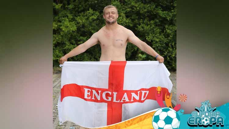 Keberhasilan Inggris mengalahkan Jerman di Euro 2020 membuat Sean Marshall rela melakukan selebrasi berlari sambil telanjang di tengah jalan. - INDOSPORT