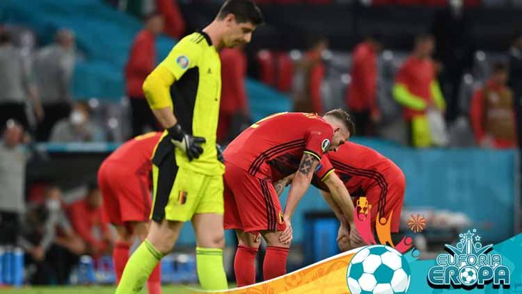 Para pemain Belgia terlihat sedih setelah kalah pertandingan perempat final Kejuaraan UEFA Euro 2020 antara Belgia dan Italia. - INDOSPORT