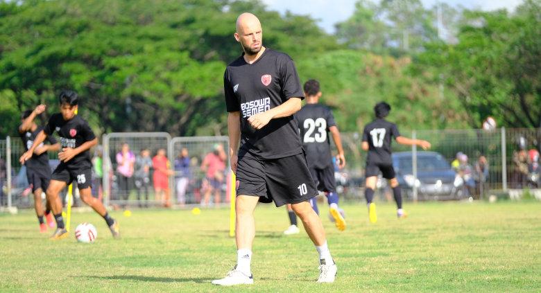 Klub Liga 1 PSM Makassar, menegaskan telah melunasi tunggakan gaji eks penyerang asingnya di Liga 1 musim lalu, yakni Anco Jansen. - INDOSPORT