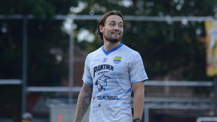 Persib Bandung bakal semakin siap menghadapi Borneo FC di lanjutan Liga 1 2022/23 dengan kembali bugarnya 2 pemain andalan, yakni Febri Hariyadi dan Marc Klok.