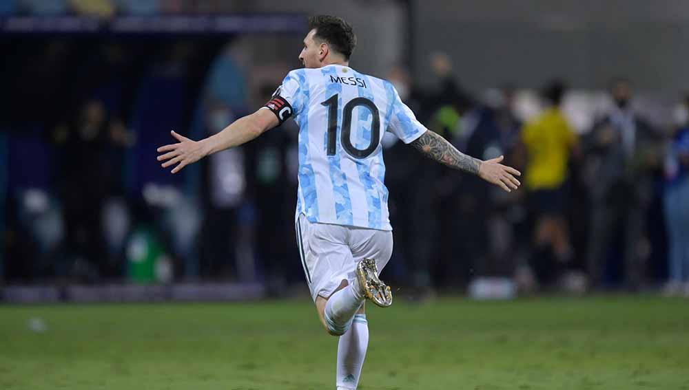Selebrasi pemain Argentina, Lionel Messi usai mencetak gol untuk timnya melalui penalti pada perempat final Copa America Brasil 2021 antara Argentina vs Ekuador.