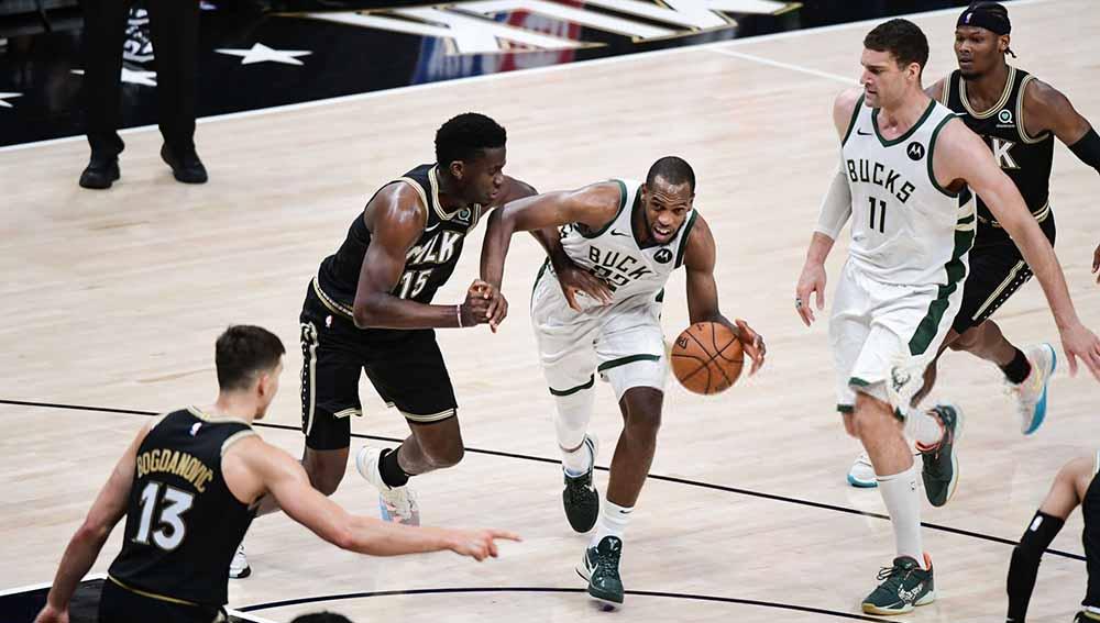 Pertandingan basket antara Milwaukee Bucks vs Atlanta Hawks NBA 2021.