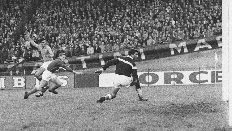 Pertandingan semifinal Piala Eropa antara Prancis versus Yugoslavia, 6 Juli 1960.