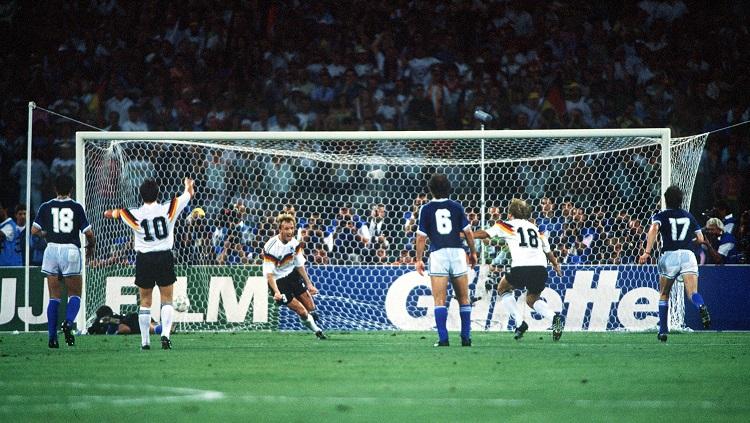Andreas Brehme, mencetak gol kemenangan Jerman Barat dalam pertandingan final Piala Dunia kontra Argentina, 8 Juli 1990. - INDOSPORT