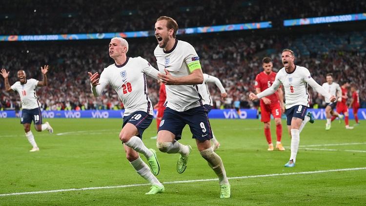 Harry Kane merayakan gol yang ia cetak untuk membawa Inggris mengalahkan Denmark di semifinal Euro 2020 Copyright: Twitter @FIFAWorldCup