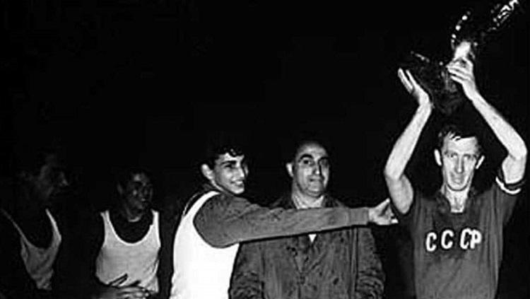 Uni Soviet menjuarai Piala Eropa usai mengalahkan Yugoslavia di final, 10 Juli 1960.
