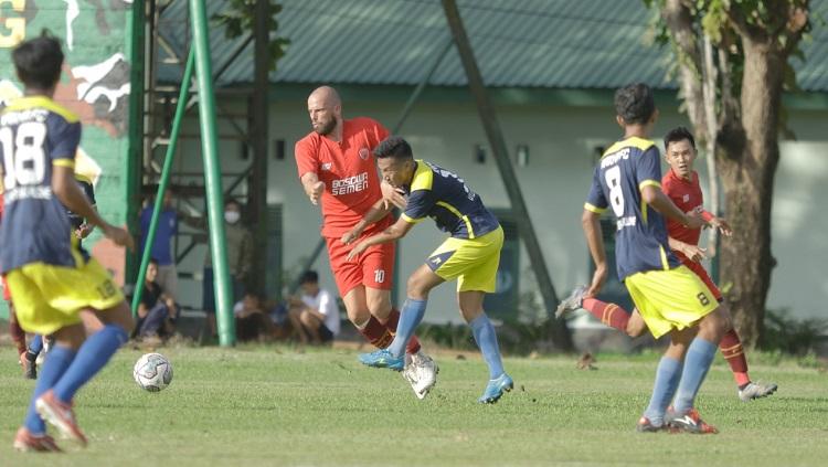 Salah satu laga uji coba pramusim BRI Liga 1 2021/22 yang dilakukan PSM Makassar.