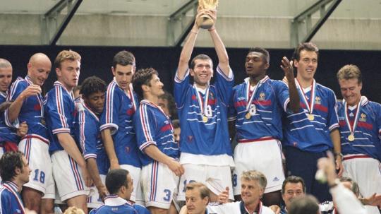 Prancis menjuarai Piala Dunia usai mengalahkan Brasil di final, 12 Juli 1998.