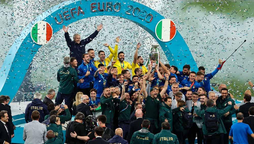 Selebrasi para pemain Timnas Italia saat merayakan kemenangan usai mengalahkan Timnas Inggris di final Euro 2020.
