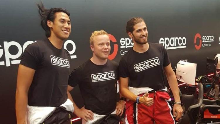 Sean Gelael bersama pembalap elit termasuk Antonio Giovinazzi (kanan) di balapan virtual Sparco Gaming