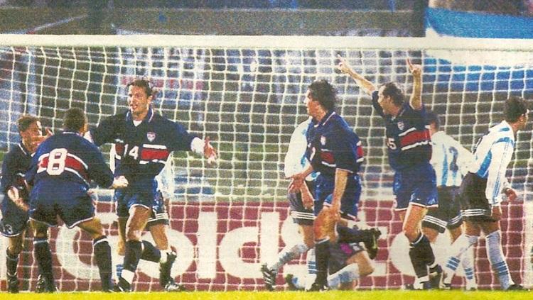 Pertandingan Copa America antara Amerika Serikat versus Argentina, 14 Juli 1995.