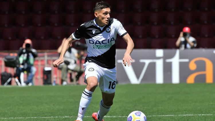 Nahuel Molina yang menggila bersama Udinese pada Liga Italia musim ini masuk dalam daftar belanja Juventus untuk bursa transfer musim panas 2022. - INDOSPORT