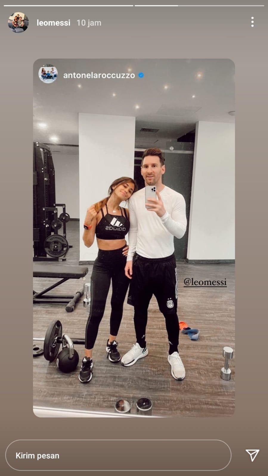 Lionel Messi dan sang istri, Antonela Roccuzzo olahraga bersama Copyright: Instagram/@leomessi