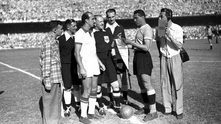Pertandingan final Piala Dunia antara Uruguay versus Brasil, 17 Juli 1950.