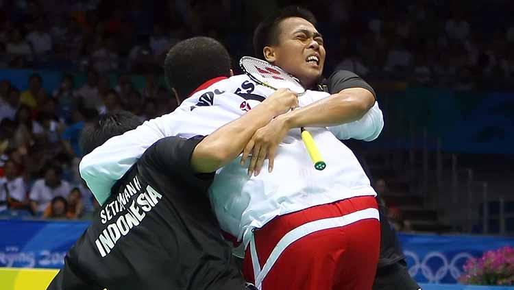 Sigit Pamungkas (tengah) saat berselebrasi dengan Hendra Setiawan/Markis Kido usai mengalahkan pasangan China di partai final dan memastikan meraih emas ganda putra Olimpiade 2008.