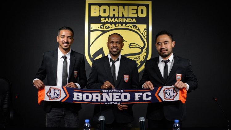 Boaz Solossa resmi bergabung dengan Borneo FC. - INDOSPORT
