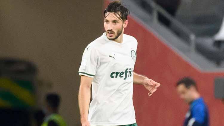 Jose Mourinho dan AS Roma tinggal selangkah lagi mendatangkan Matias Vina. Bek kiri Palmeiras ini bakal menggantikan Leonardo Spinazzola yang absen 6 bulan.
