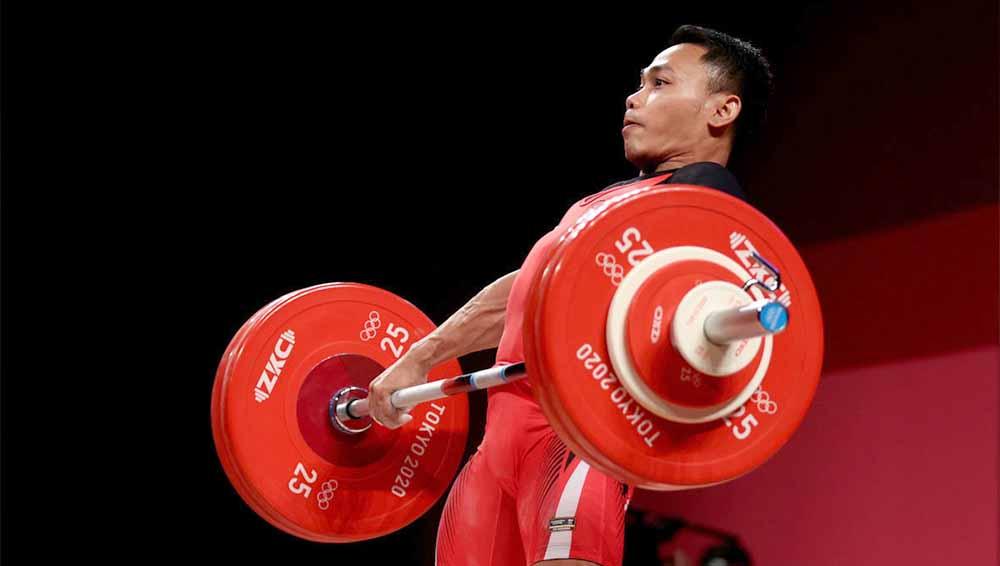 Lifter Indonesia, Eko Yuli Irawan berhasil menjadi raja kelas angkat besi usai catatkan rekor di SEA Games 2023. - INDOSPORT