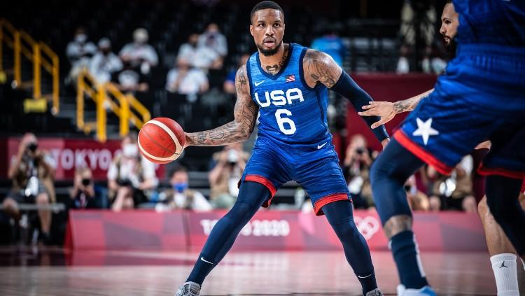 Aksi Damian Lillard di Olimpiade 2020 cabor basket antar Amerika Serikat vs Prancis. - INDOSPORT