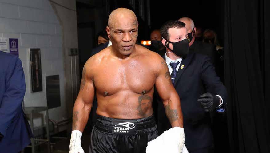 Mike Tyson, eks petinju kelas berat, memberikan pujian setinggi langit pada petarung UFC, Conor McGregor. - INDOSPORT