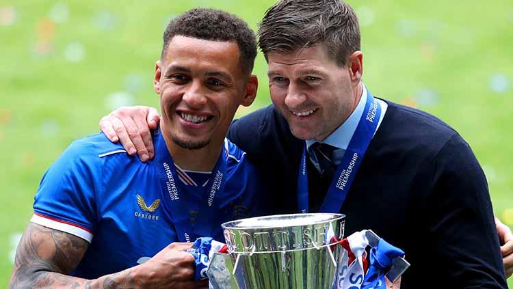 Pemain Rangers, James Tavernier, dan Steven Gerrard.