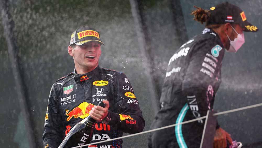 Pembalapan F1 Max Verstappen (Red Bull Racing) dan  Lewis Hamilton (Mercedes GP). - INDOSPORT