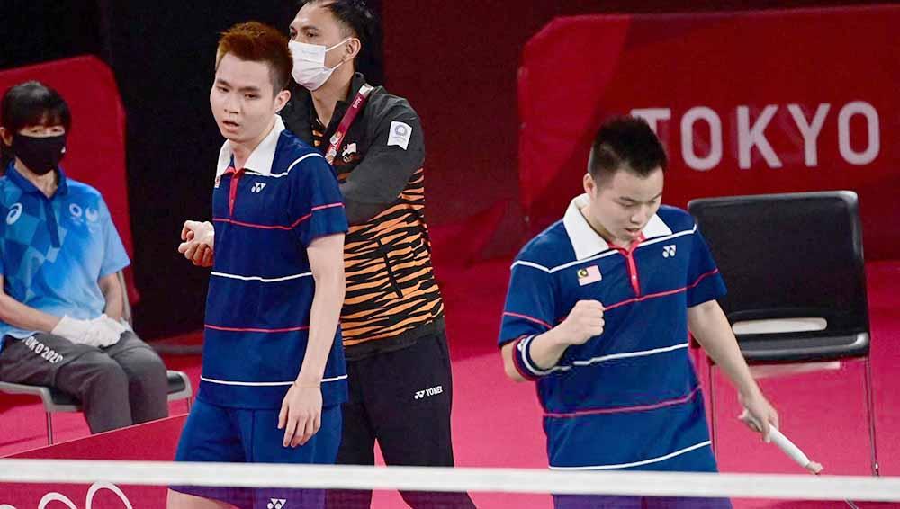 Pelatih asal Indonesia, Rexy Mainaky, memberikan saran kepada Aaron Chia/Soh Wooi Yik, yang dihantui kutukan semifinal jelang Malaysia Open 2022.