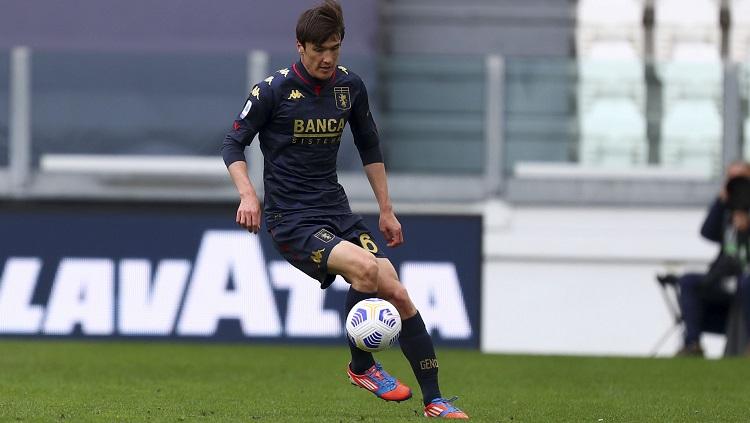 Eldor Shomurodov, penyerang Genoa yang diincar AS Roma