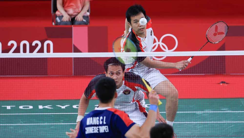 Aksi Mohammad Ahsan/Hendra Setiawan di semifinal Olimpiade Tokyo.