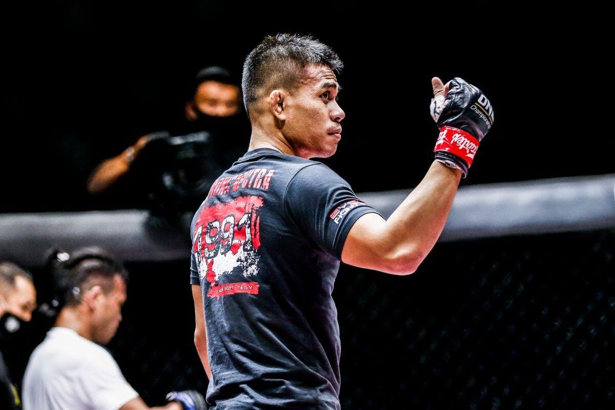 Petarung Mixed Martial Arts (MMA) asal Indonesia, Eko Roni Saputra. - INDOSPORT