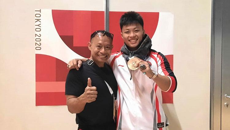 Lifter Rahmat Erwin Abdullah bersama ayahnya, Erwin Abdullah
